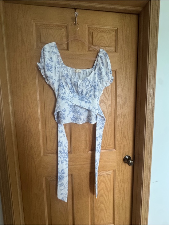 Pie In The Sky Tops - Blue & White Floral Wrap Crop Top with Tie Front